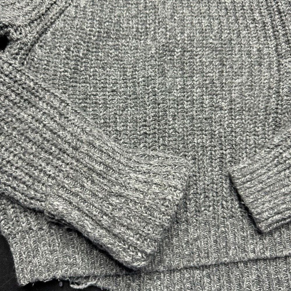 Abercrombie and Fitch Knit Crop Sweater Womens S Gray Long Sleeve Preppy Y2K - Picture 6 of 9